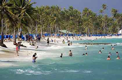 A photo of a beautiful, crowded beach in Colombia.