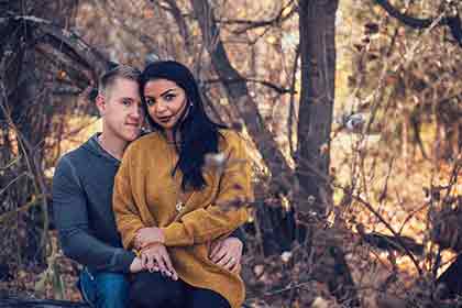 A photo of a man dating a Latina who’s sitting on his lap.